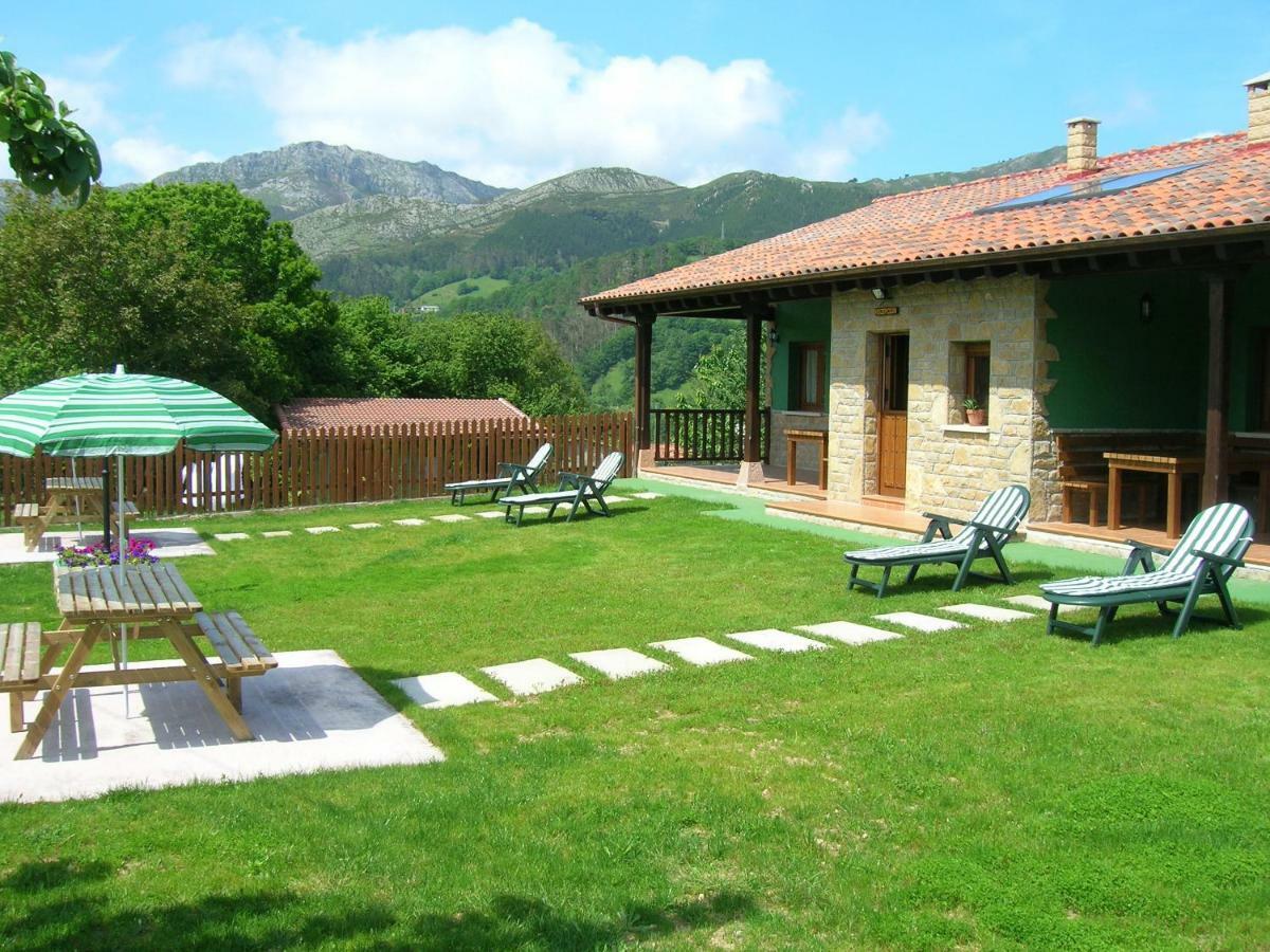 Gasthaus Coviellador Cangas De Onis Exterior foto