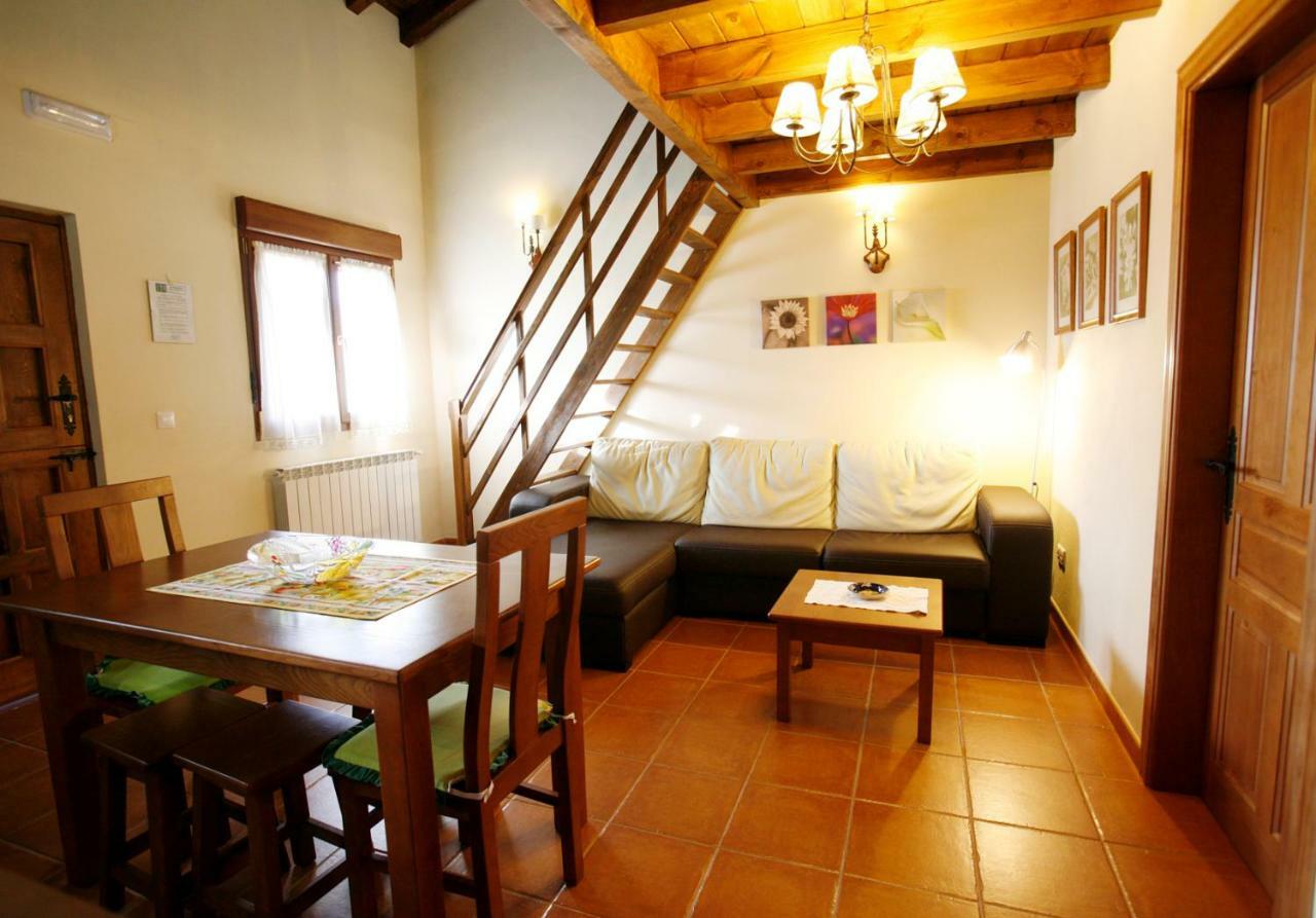 Gasthaus Coviellador Cangas De Onis Exterior foto