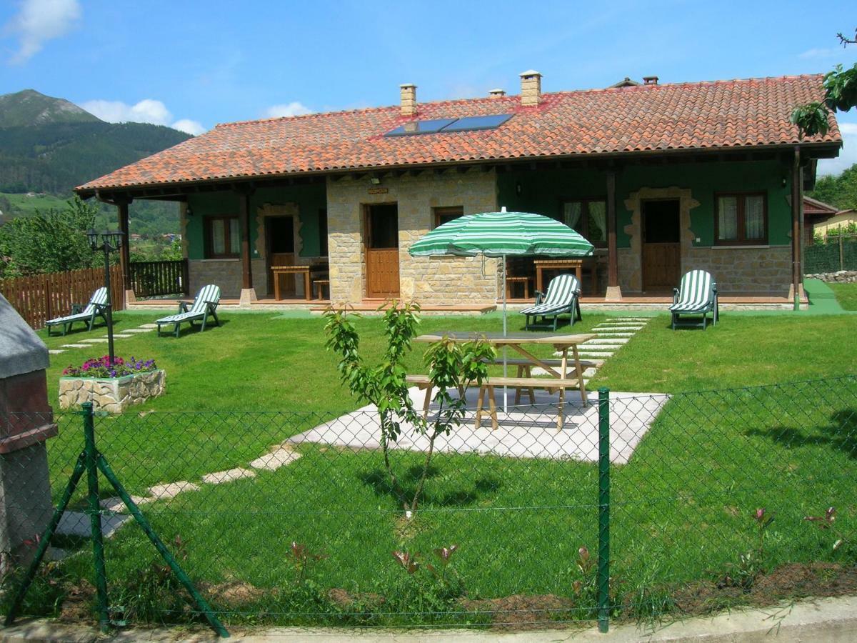Gasthaus Coviellador Cangas De Onis Exterior foto